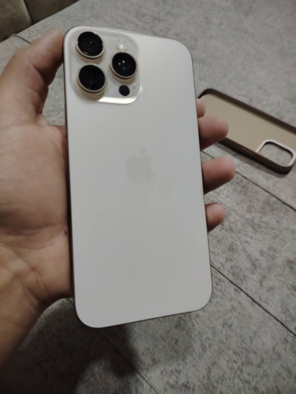 السلام عليكم جهاز ايفون 16 برو ماكس ذاكره 256 بطاريه 94  دبل خط نظيف شخط ما بي السعر 1400 وبي مجال بسيط متواجد خاص ***********
