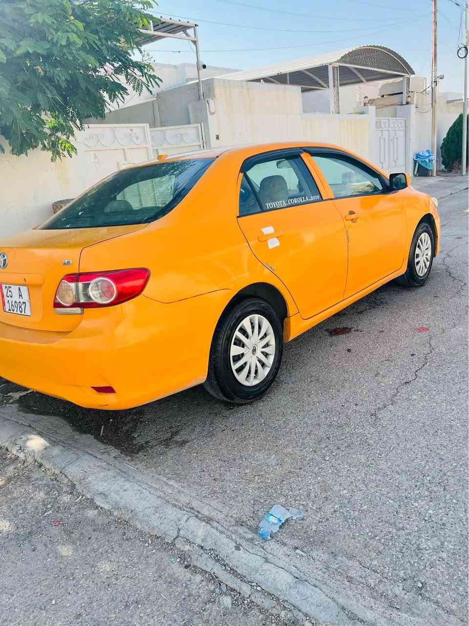 بسم الله الرحمن الرحيم
تويوتا كورولا موديل 2010 للبيع
السيارة جاهزة وبدون أي نواقص وفول نظيفة (شغل واطلع).
 المحرك والكير والتبريد: بشرط الفحص.
 الكهربائيات: كلها شغال وبدون أي مشكلة.
 الحدادية: صدر جديد كامل.
 التخم تاير: أربع تايرات جديدة.
 المستمسكات: السنوية والرقم جديد (مجدد لغاية 2030)، السيارة باسمي وبشرط التحويل المباشر.
 إضافات: كارت البنزين والغاز متوفر وجاهز.
السعر: 90 ورقة  وبيه مجال بسيط للشراي.
***********
*********** كركوك, العراق
