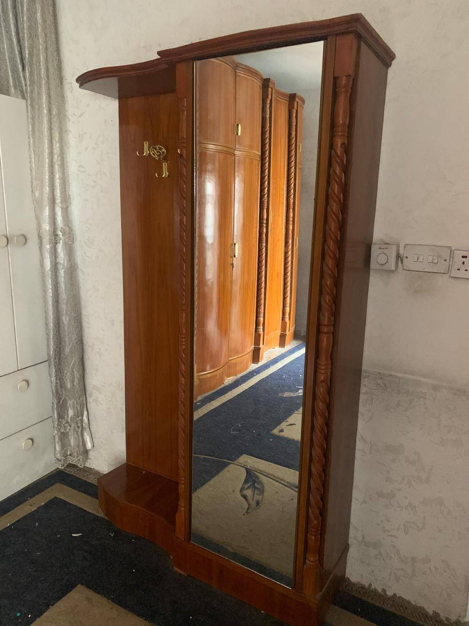 السلام عليكم غرفه للبيع نضيفه ومال دكتور الغرفه كلش نضيفه المكان بغداد الشراي يراسلني ونتفاهم


**إذا كنت صاحب هذا الإعلان وتريد حذفه لأي سبب، رجاءا أرسل رسالة إلى الدعم الفني**