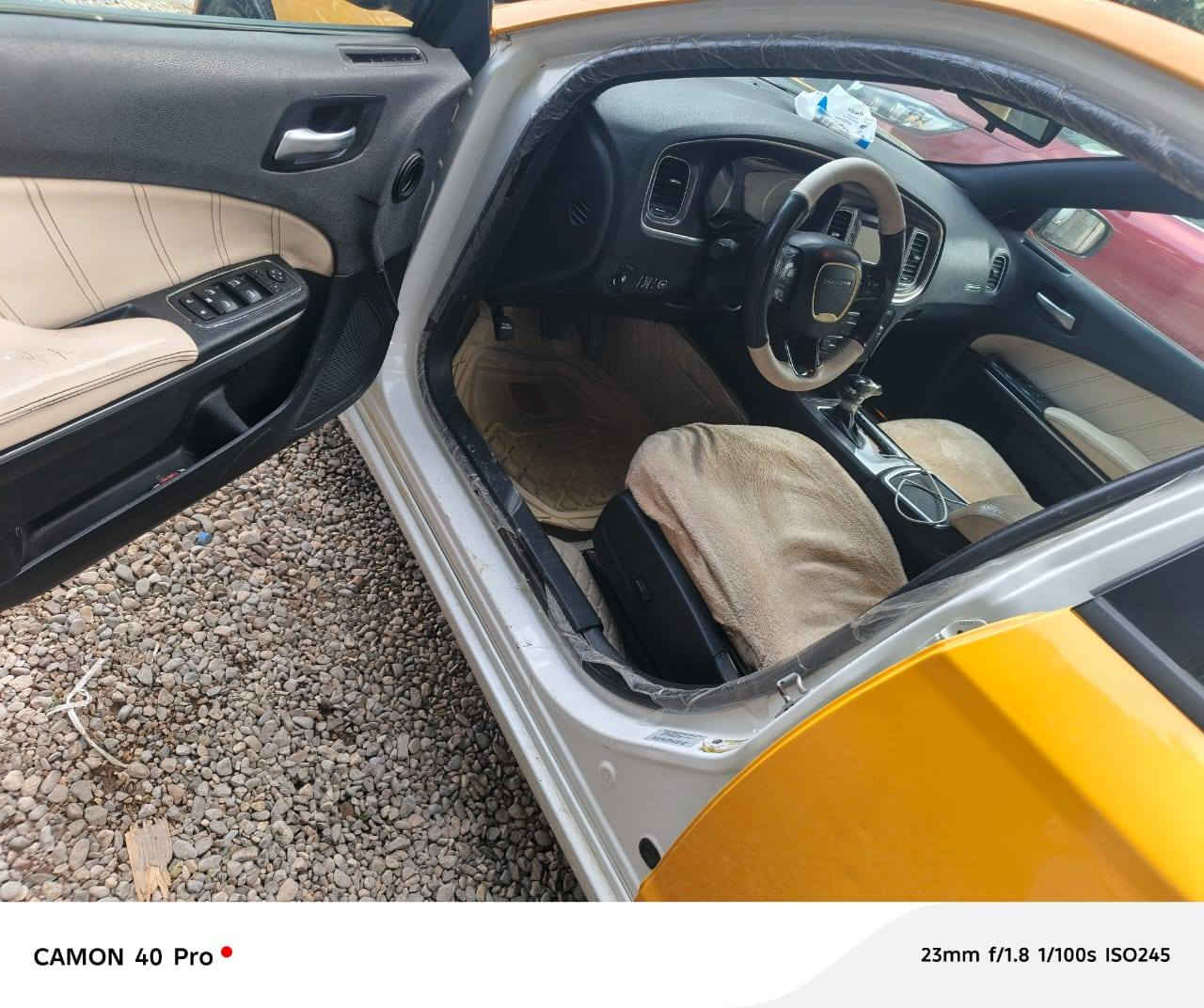 السلام عليكم
دوج تشارجر 2016 معلاية 2017 سنه وحده 
للبيع او مراوس
 خطها بغداد ناصرية
 مصفره هيئة وغرامات
 تخم تاير مكينة وگير وحدادية جديدة وجاهزة للعمل.
السعر 165 بيه مجال قليل.
مكانها الناصرية الإسكان الصناعي 
تواصل على الرقم *********** أو ‏‪0778 049 0444‬‏
ضررها چاملغ وبنيد تبديل 
بدون شواصي ودواخل وخالية من جميع العيوب وبالعافية على الياخذها
