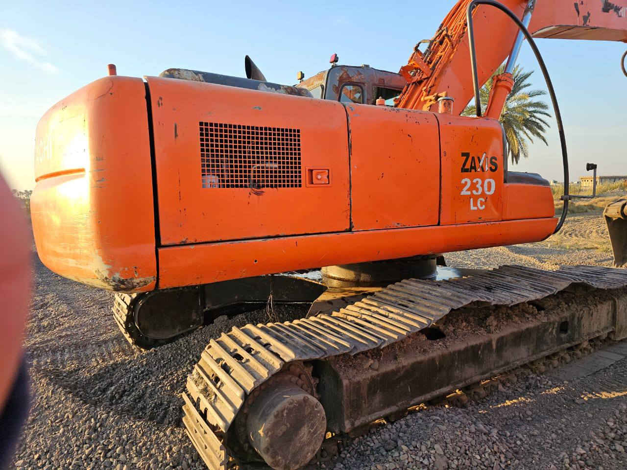 السلام عليكم 
للبيع 
حفاره زت حجم 230 ال سي
موديل 2004 بدون 
محرك جديد 
مضخه جديد 
زناجيل جديد 

السعر 230 $ وبيه مجال للشراي 

معرض العراق لبيع السيارات والآليات الثقيلة 
الانبار ـ الفلوجه معارض الخط السريع 
*********** - ***********
