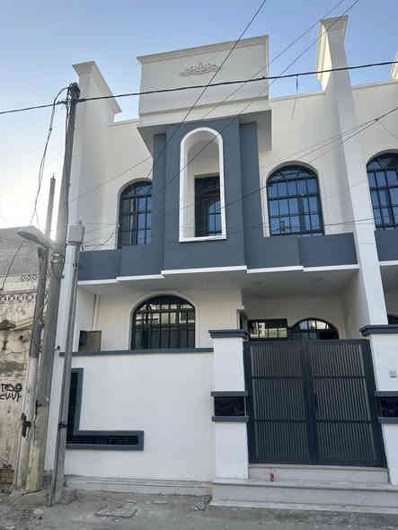 للبيع دار في مدينه الحريه البستان المساحه ٩٠متر الواجهه ٦ نزال ١٥ يحتوي على استقبال ومطبخ وحولي وغرفه نوم وخدماته والطابق الثاني غرفتين نوم وحولي وخدماته الاستفسار على رقم *********** والتوفيق للجميع
