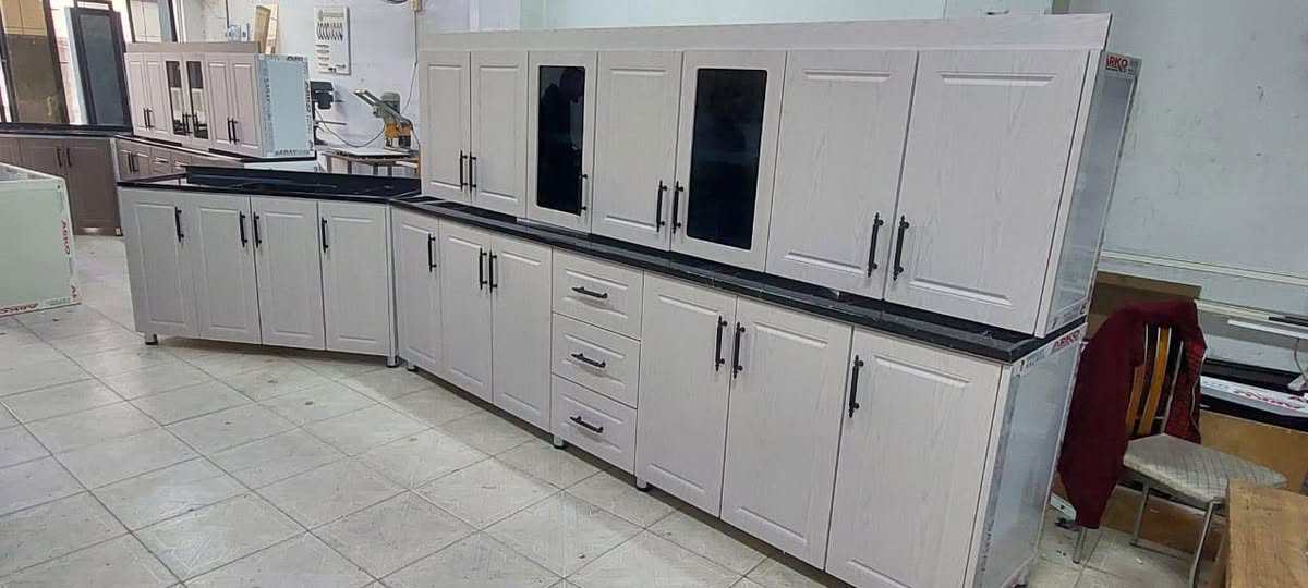 كاونترات فصال حسب الطلب تركي. شغل بضمان ٥ سنوات. الوان ونقشات يوجد ٤٠٠٠٠ لون ومديل ابواب قابله للتبديل كل متريد تغير لون او ديكور المكان الزهور قرب كليه التربيه للبنات. لانجاز يكمل ب٥ ايام. ***********
