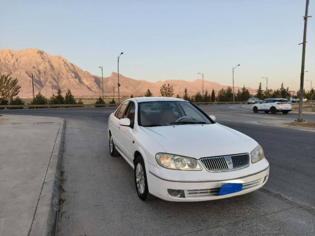 نیسان سەنی 2009 یابانی
مەکینە سپی 18 یە
سەنەوی تا 2029 تازەیە
بۆیاغی نیە 
قرچێکی بچووکی لە دواوە هەیە 
چوارجام کارەبا
کەلەو عەینەکە
ویلکەپە 
سەیارەیەکی بێ مە سرەفە
شاشە و کامێرەیە
بەشەرتی گێر ومە کینە
بۆ زانیاری زیاتر پەیوەندی بکە بە
***********             ***********   105$ گەڵاومعامەلەیەکی کەم
 سلێمانی - پیرەمەگرون السليمانية, العراق
