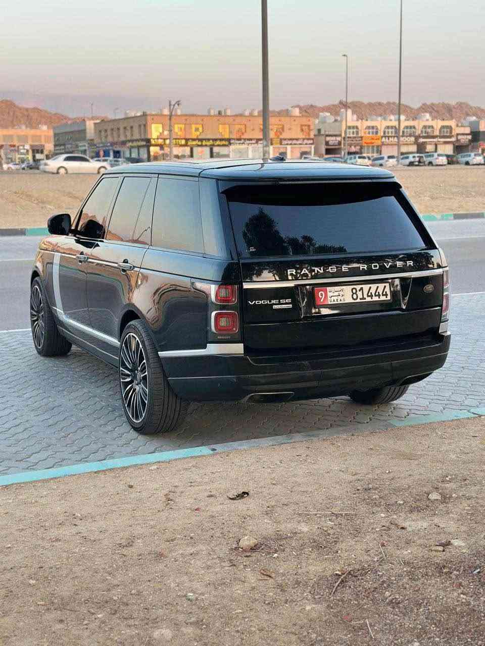 للبيع رنج روفر 2014 فوج سوبر تشارج بحاله ممتازه معدل 2020 ملكيه وتأمين سنه سقف بانوراما كاميرات 360 تحكم استيرنغ كاملة المواصفات رادار رقم 1 العين, أبوظبي


**إذا كنت صاحب هذا الإعلان وتريد حذفه لأي سبب، رجاءا أرسل رسالة إلى الدعم الفني**