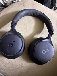 سماعات • شغالة • بيها كسر