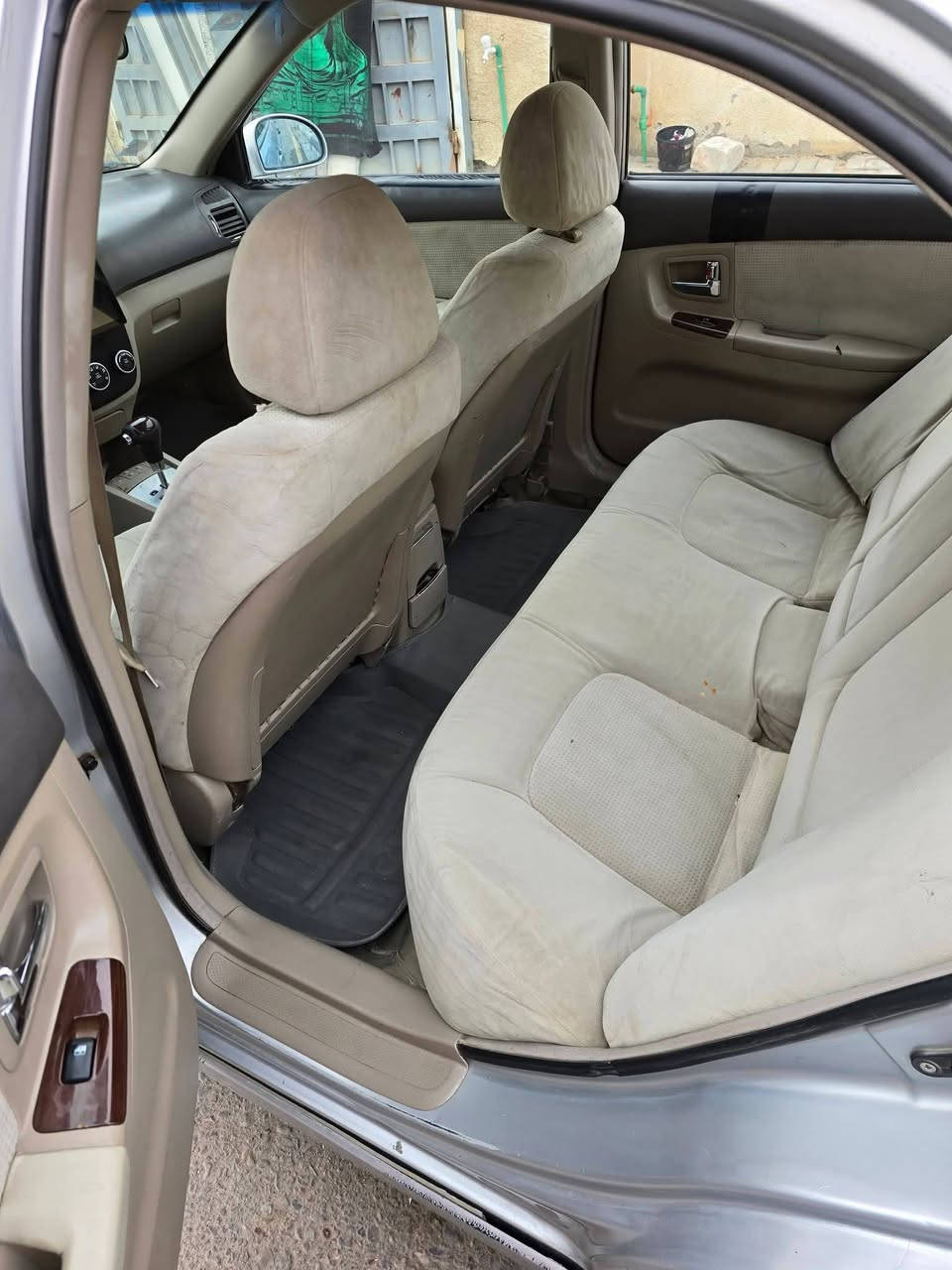 السلام عليكم سيراتو موديل ٢٠٠٧ بيه جاملغ و باب صبغ فقط سعرها ٥٥ بيه مجال مكان كربلاء سيف سعد رقم تلفوني ***********
