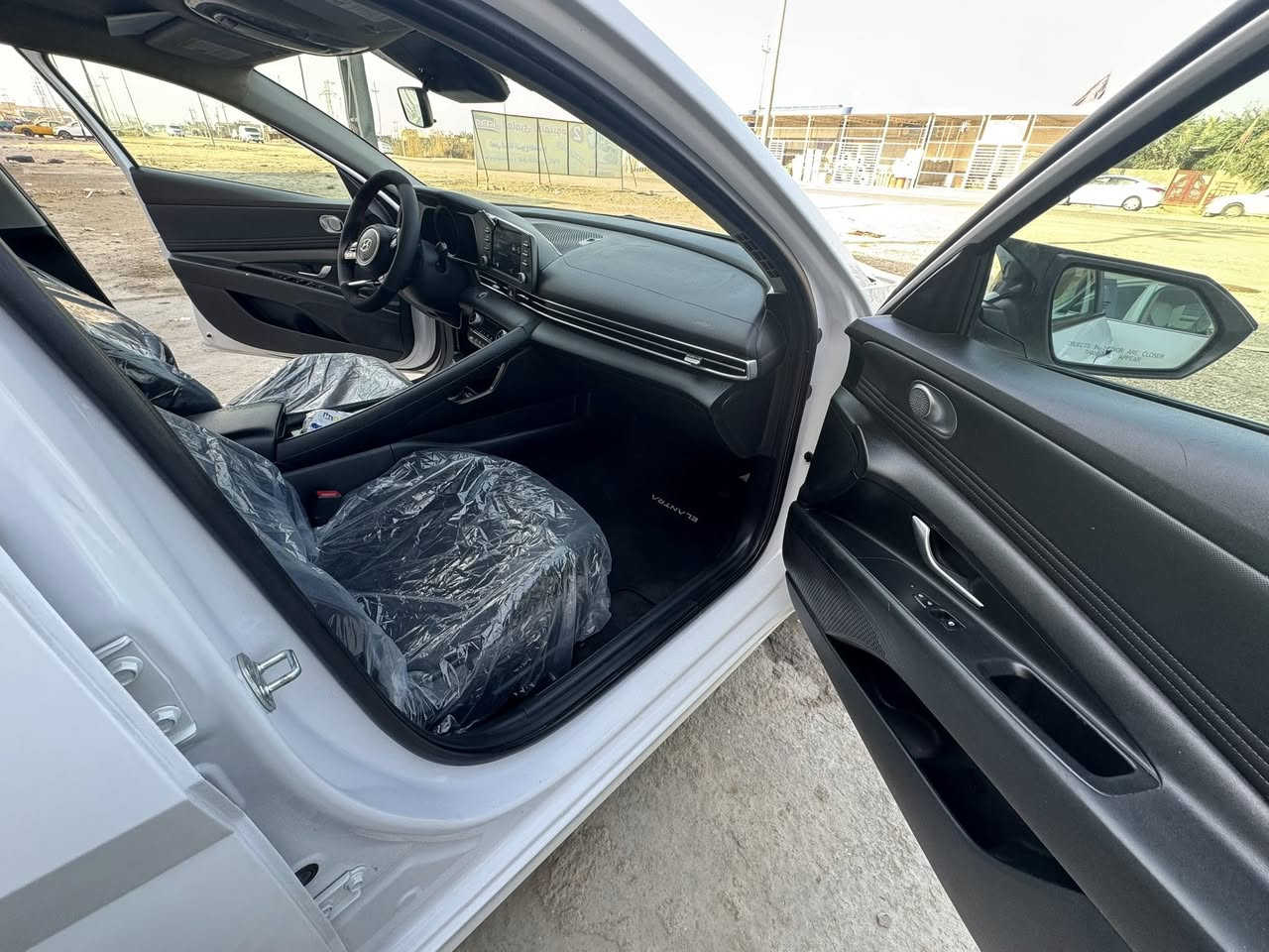 الانترا هايبرد  شحن وبانزين موديل 21 حره تحويل مباشر رقم بغداد دولي  سياره جديده وجاهزه ماشيه 90 الف.  بيها طخات بصيطه ومصلحات السونار ويه الصور  سعرها 148 وبيها مجال امراوس. حسب القناعه  مكاني ناصريه سوق الشيوخ الشراي يتصل ***********
