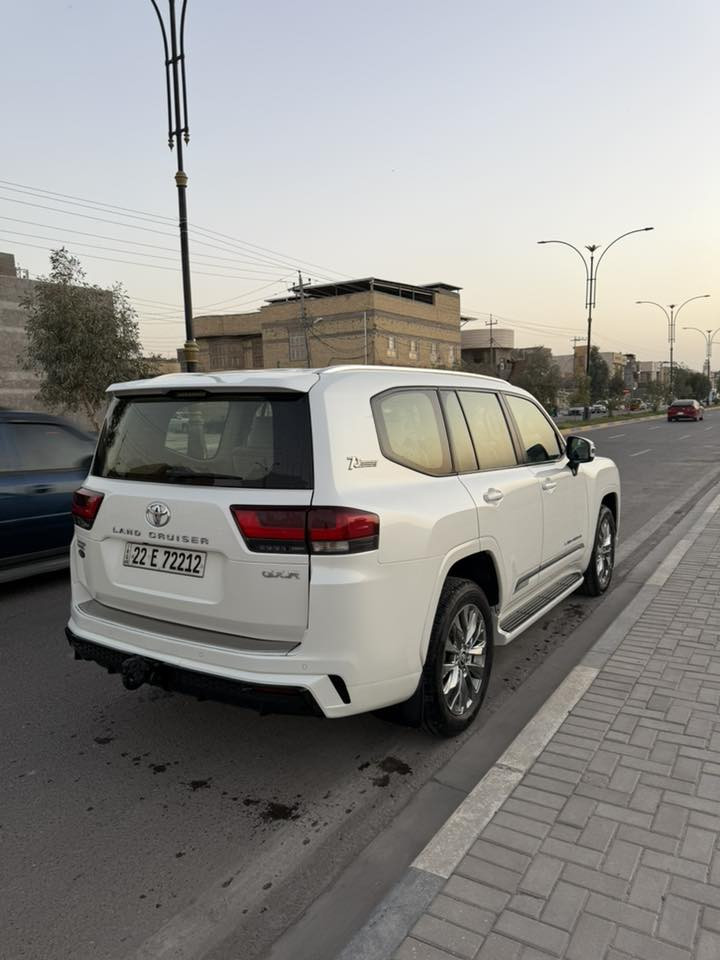 السلام عليكم لاندكروز GXR كاز موديل 2022رقم اربيل باسمنا حساسات شاشات خلفية كامرة خلفية كشنات جلد باب صندوك كهربائي ماشية 100الف السعر 625 مكانها البصرة ياسين خريبط للتواصل ***********
