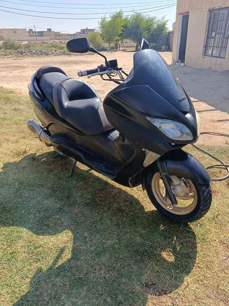 سلام عليكم 
دراجه فورزه 08للبيع 

دراجه شغاله وين متريد 
تجي تكلب وتدلل 
مكان الغراف 
رقم ***********
