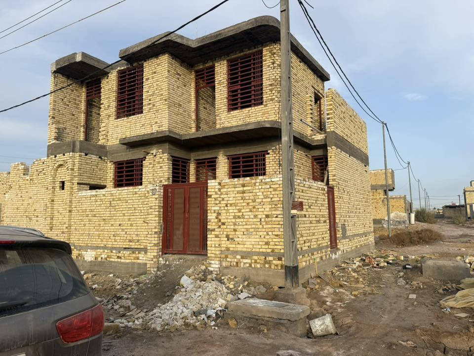 السلام عليكم (السعر مناسب جدا جدا )
هيكل للبيع طابو صرف مساحه 100 متر ركن مربع (10في 10)طابقين على شارع سادين (شارع 30) وشارع ثاني فرعي منطقه شويلي خلف دائرة صيانة الكهرباء خريطة مهندس يتكون من ثلاث غرف وصالتين  واستقبال ومطبخ وثلاث مجاميع صحية  دخلي وخارجي كامل صب الداخل والشبابيك والابواب (حديد مطعم بديل الخشب)والمجاري وبوري كهرباء وبروفايلات ديكور اناره 

الخدمات ( ماء وكهرباء ومجاري فقط باقي الشارع ما مصبوب )

بيع سريع وسعر مناسب جدا 

للاستفسار واتساب 

***********
