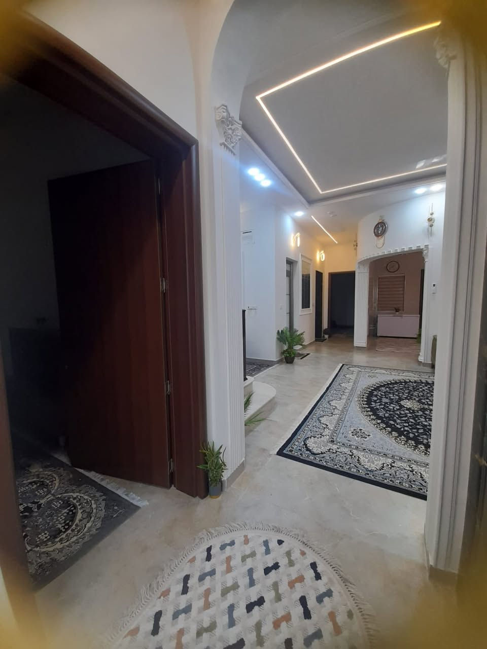 يعلن مكتب المرتضى للعقارات عن توفر    

بيت حديث ديلوكس للبيع ، في الاربع شوارع ، قرب المستوصف ، موقع جدا ممتاز
طابقين ، بناء 2025
المساحة / 200 متر
الواجهة / 10 متر
يحتوي الطابق الارضي على / غرفة وصالة واستقبال ومطبخ وكراج وحديقة وصحيات
الطابق الثاني / 4 غرف وصالة وصحيات
سعر البيت / 625 مليون

توجد لدينا عروض اخرى للأستفسار الاتصال على الرقم التالي / *********** نستقبل كافة العروض والاعلانات نشرها وترويجها مجانا عنوان المكتب / الجنينة / شارع جامع الكرناوي / مقابل فتافيت سنتر
