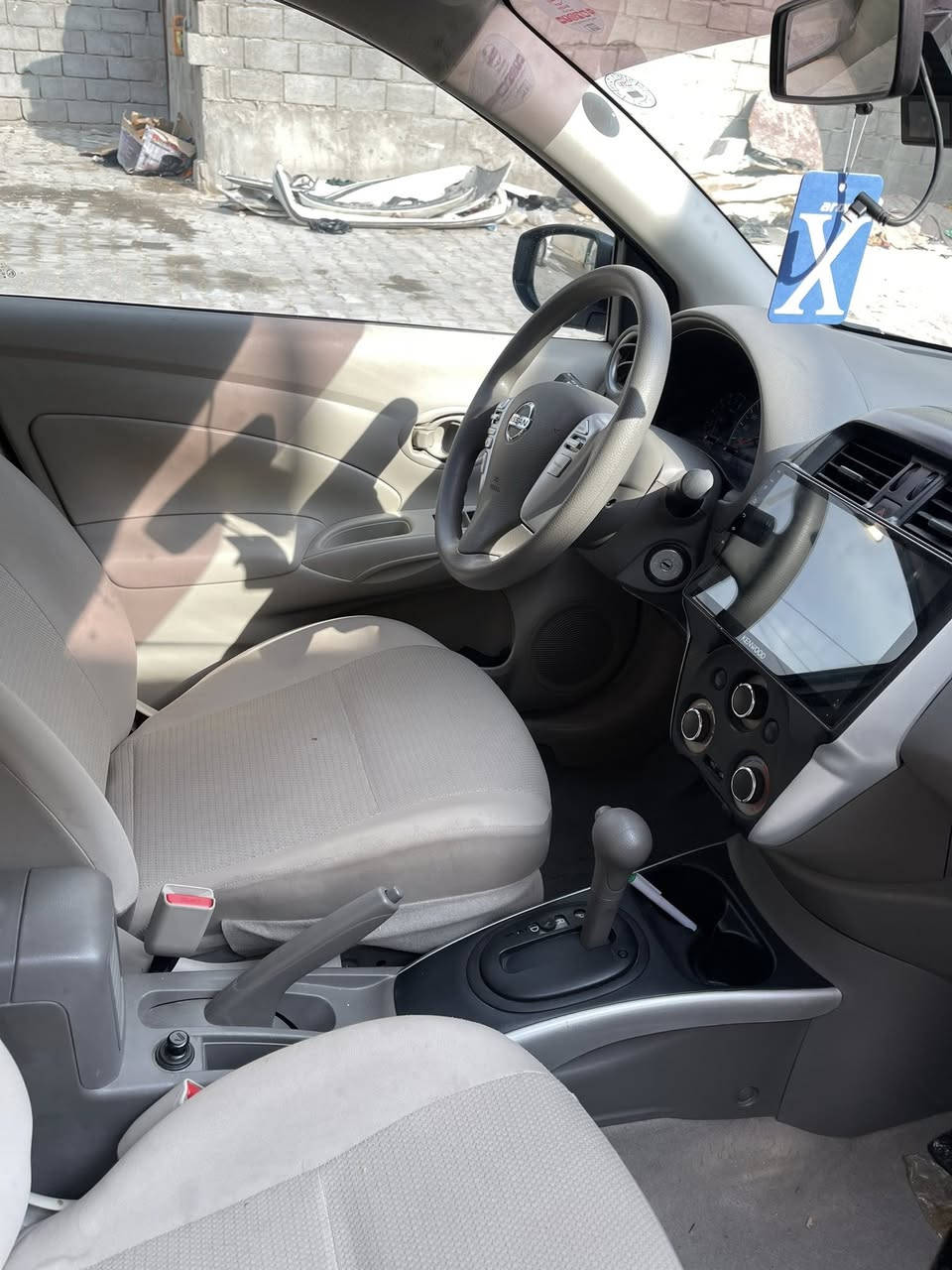 السلام عليكم نيسان صني موديل 2025ماشيه ٣٠بيها بارد باب وجاملغ امامي باقي كفاله لاستفسار اتصال *********** سياره جديده ونضيفه كلش سعرها 118وبيها مجال
