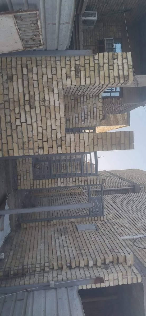 سلام عليكم ورحمة الله وبركاته خلفه بناء طابوك وبلوك درجه اولى متفرغ حالين في بغداد تصل تدلل ***********
