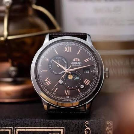 Orient Bambino

وكالة كامل المرفقات 

اوتوماتيك 

22 حجر 

احتياطي الطاقة 40 ساعه 

قطر 41.5

نظامي قمري 

قرص قمري وشمسي يدور 24 ساعه 

مقاوم للماء 30 متر 

سير جلد طبيعي 

ماكنه كشف 

توجد خدمة توصيل 

***********
