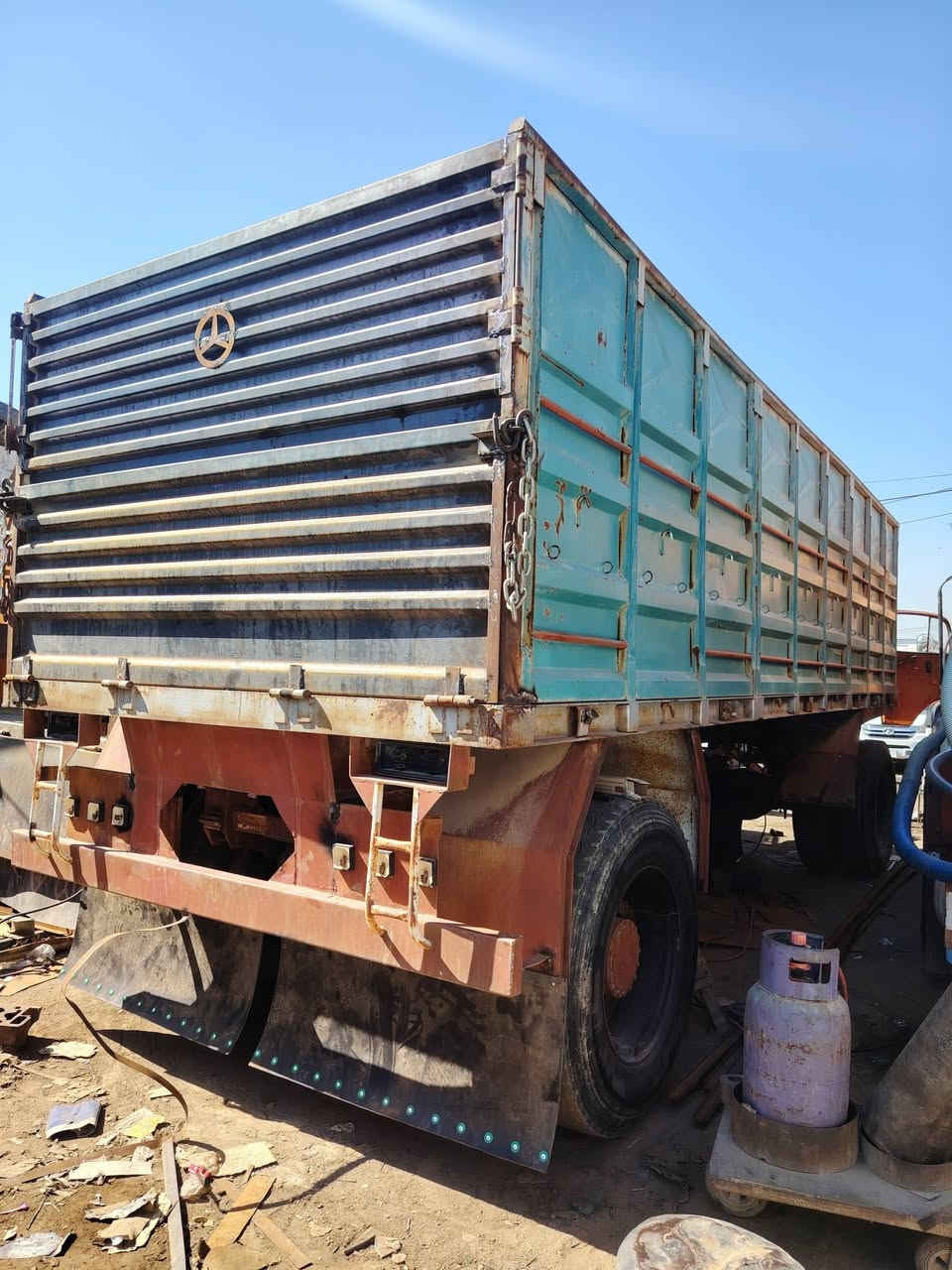 البيع مقطوره حداديه طول 7 وثلث ارتفاع 180 دناكير سويل صنيه 110 جديده  تخم تاير 24 جاهزه العمل مكان نجف الاستفسار الاتصال على الرقم *********** ***********
