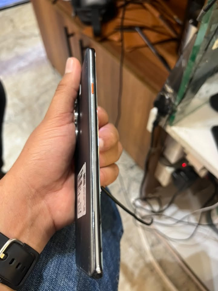 السلام عليكم جهاز نظيف بس بي كم شخط بالشاصي 

تكنو كومن اربعين برو 5G

رايدو ٢٦٥ بي مجال بسيط

***********
