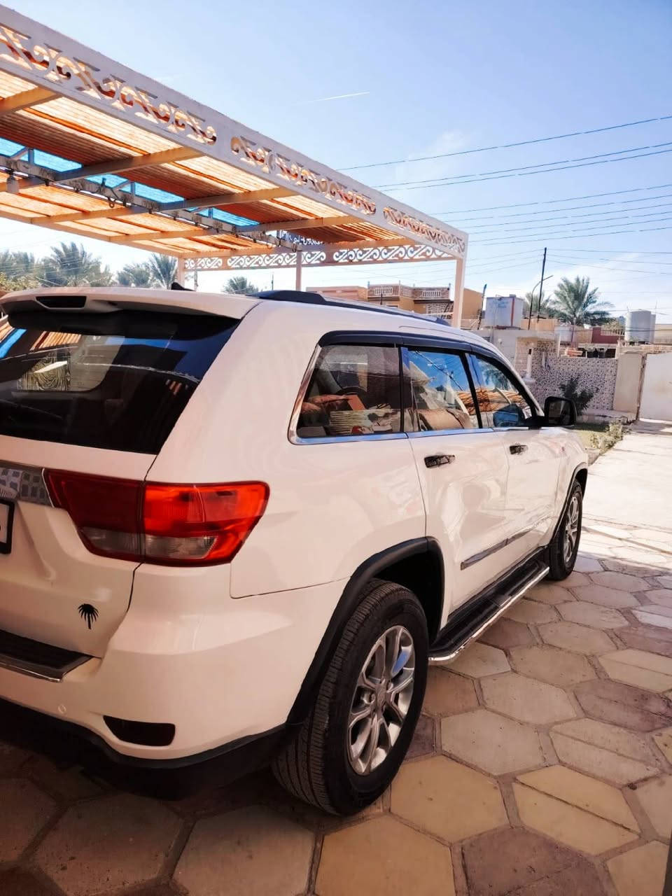 السلام عليكم
للبيع سياره جيب كراند شيروكي وارد خليجي موديل 2013 مكفوله من الضربه والتبديل بيها صبغ جوه التريشه مال البيبان موضح بلسونار بخ اثر شخوط فقط الباقي كله مكفول سياره جديده بمعنى الكلمه مابيها اي نقص استعمال شخصي بأسمي تحويل ثاني يوم رقم بغداد انكليزي الدولي فوول مواصفات :

- بصمه تشغيل وترحيب عند الاقتراب

- تحكم ستيرن ومثبت سرعه

- كشنات جلد لون اسود وكهرباء

- شاشه حجم كبير

- ماوس وضعيات قيادة  (سبورت، رملي، نزول جبال) ومانع تزحلق

- اشاير بلجاملغات

- لايت زنون

- فتحه سقف كهرباء

- محرك 6 سلندر المرغوب

- ويل 14

والسياره جاهزه ونضيفه كير محرك خير من الله والسعر ب 173 وبيها مجال للاستفسار الاتصال على الرقم *********** مكان السياره بغداد الراشديه
