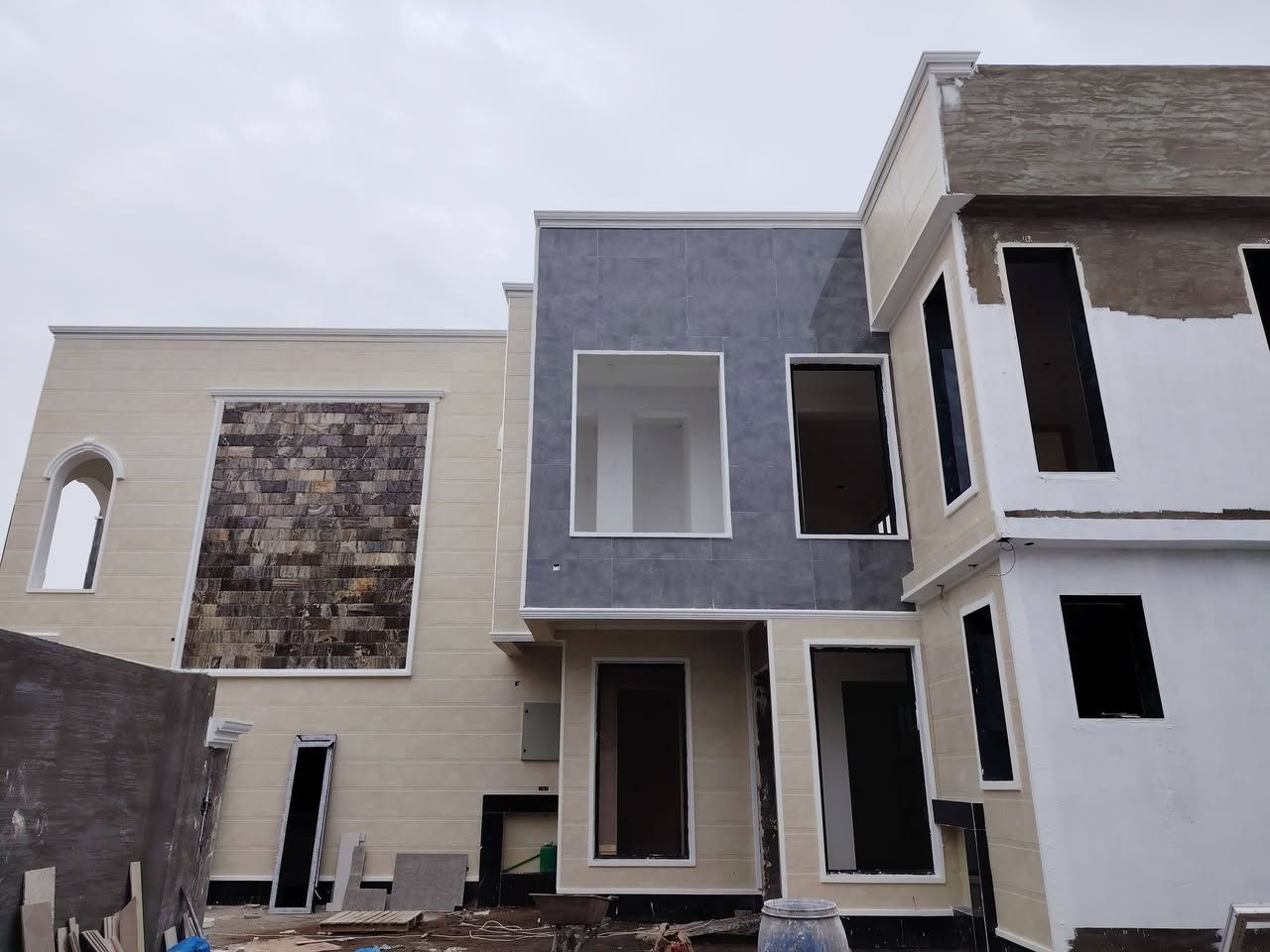 الحمد لله  اكمال أحد أعمالنا   💙 نعمل جميع الديكورات الحديثة الخارجية 👍والداخلية  والجبسن بورد ...
تصميم وتجهيز وتنفيذ👍 
الديكور والفوم الخارجي  و المرمر تطعيم انواع الواجهات الحديثة ضمان العمل 10 سنوات 
 قحطان الجميلي *********** 
مرتضى الصباغ ***********
ملاحظة نعمل جميع المحافظات
