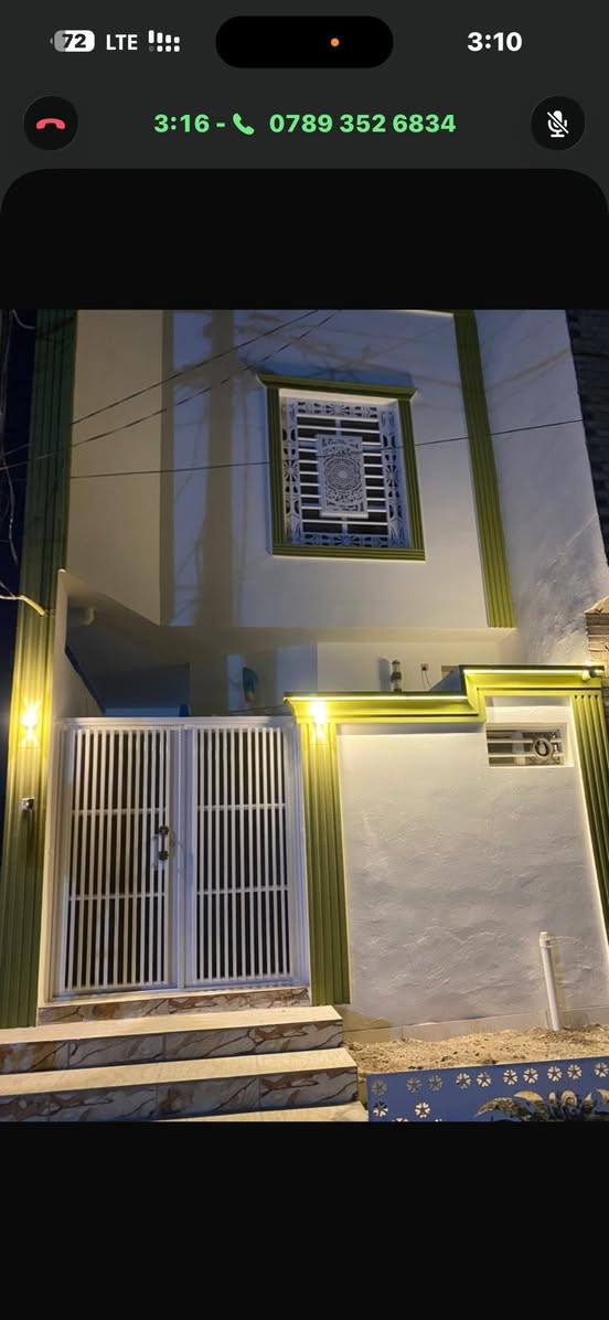 دار للبيع مساحه 100 متر طابقين مكانه نجف حي نداء منطقت 50الف مطلوب لصندوق لسكان 30 
تطلوعته 110 
لكفيل يتغير 
شغل فول 
يحتوي عله اربعه غرف وصاله واستقبال ومطبخ وصحيات 
لستفسار 
***********
