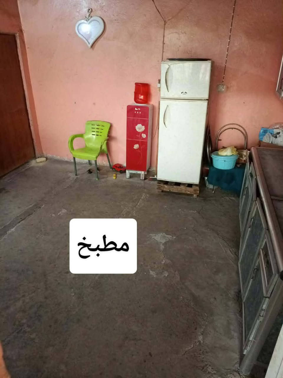 موقع حي عسكري مدار 3000
ركن ع ساحه مساحه 318 متر 
موقع مميز 
يحتوي علة غرفتين وصاله وحديقه واستقبال وصحيات خارجيه وداخليه و 
مطبخ  يحتوي علة محلات 2 
موقع مدرسه 6 كانون و ثانويه الكرار 
ركن ع ساحه 
تفاصيل تواصل مع رقم***********
