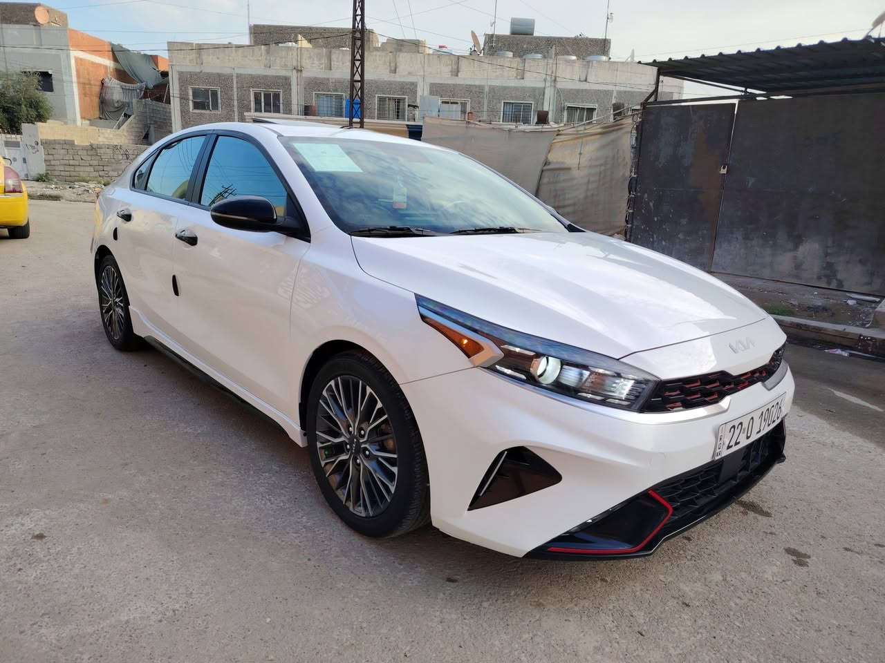 كيا فورتي 2023 gt line 
فول مواصفات 1/1
محرك 2000 دوش المرغوب
السيارة كلين بدون صبغ فقط الدعامية ومبدلة اصلي.
رقم الشاصي بلمنشور
مواصفاتها.
سلايت
تشغيل عن بعد 
ابواب وصندوق بصمة
كاميره خلفية دواره 
رادار توقف ذاتي مانع اصطدام
رادار جانبي
هندبريك بصمه. 
اوتو هولد
سماعات هارمن كاردن
كشنات تدفئة +تبريد
كشنات جلد وكهربائي
ثلاث وضعيات للقيادة (ايكو - سبورت_سمارت) 
اضواء ترحيب عند الاقتراب 
مثبت سرعة ذكي (التحذير عند مغادرة المسار) 
نقطة عمياء 
ممشي السيارة 30 الف ميل
ترقيم جديد اربيل
مكان السيارة /موصل
تفاصيل والسعر ع رقم الهاتف واتساب ***********
