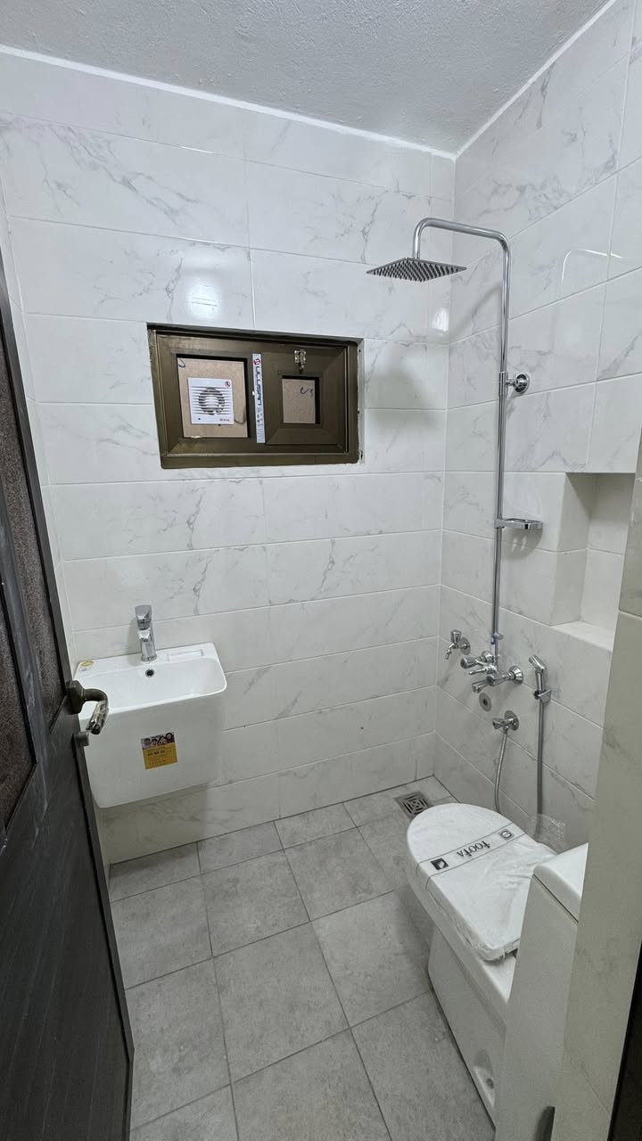 للايجار في السيدية بيت زيرو مودرن (غير مسكون مسبقاً) (مساحه 50m ) 

يحتوي على 

طابقين
وغرفتين نوم 
وصاله 
ومطبخ 
وخدمات صحيه 

السعر :850 الف 
موقع: السيديه - قرب شارع النخيل 
_______________________________________
للاستفسار ***********
الكوخ للتطوير العقاري
