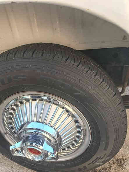 السلام عليكم دخم تاير ١٤ ثنين جدد قبل شهرين شادهن وثنين نص عمر وتخم ويل هم ١٤ وكبات ابو طره ١٤ بيع شلع بيعه وحده سعر ١٥٠ مكاني بغداد مدينت الصدر خوان بيع شلع بيعه وحده.... ***********...
