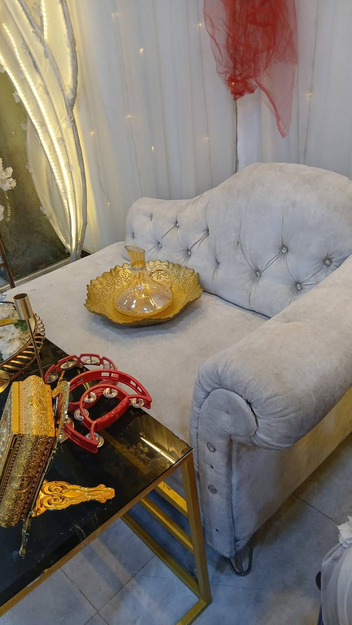 شازلون للبيع نظيف جدا
للاستفسار لاتصال على الرقم التالي ***********
