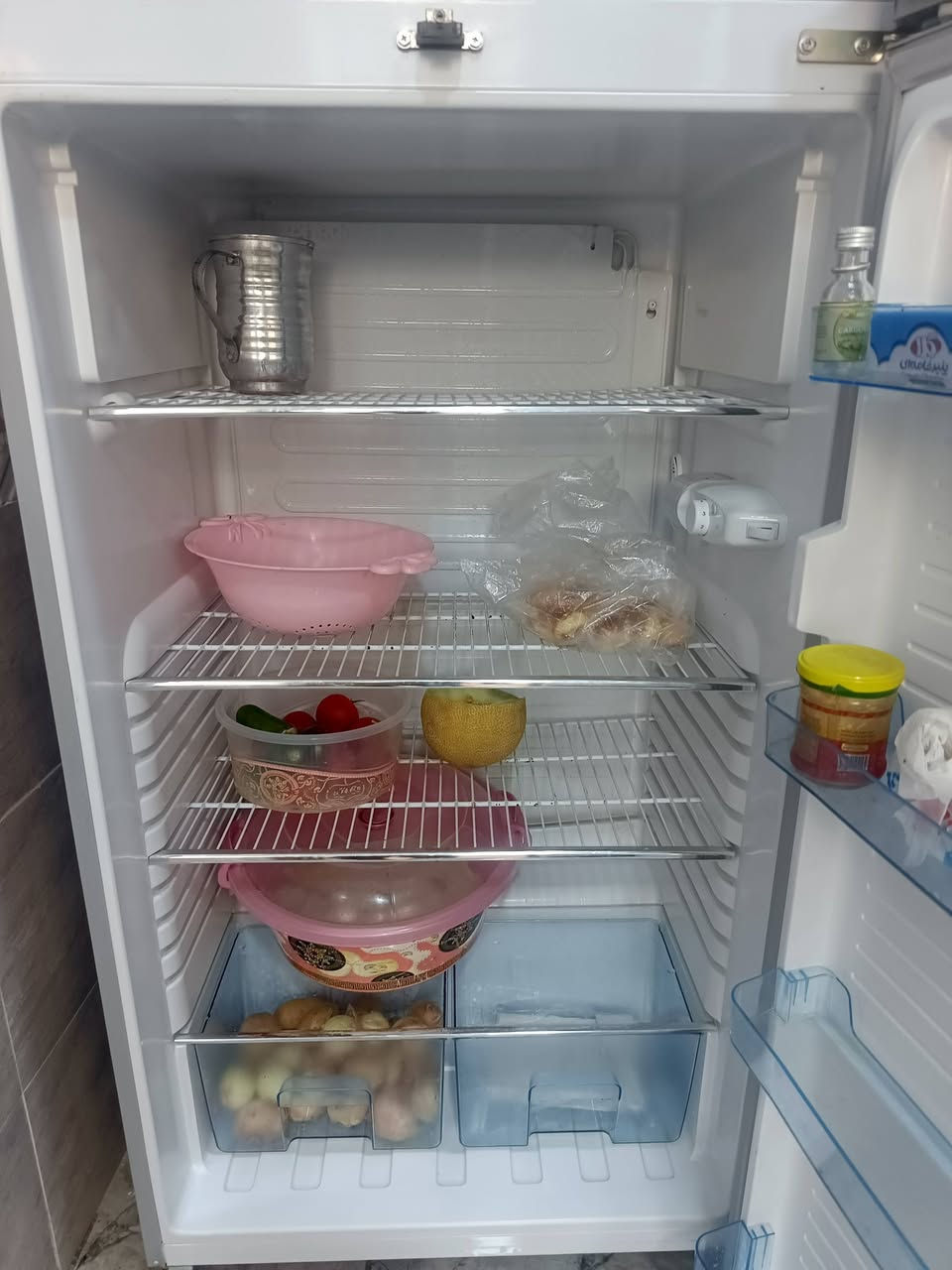 ثلاجه جديده فول نوعية هيرو أحسن نوعيه وحجم كبير جدا أخت الجديده الشراي يتصل ***********
