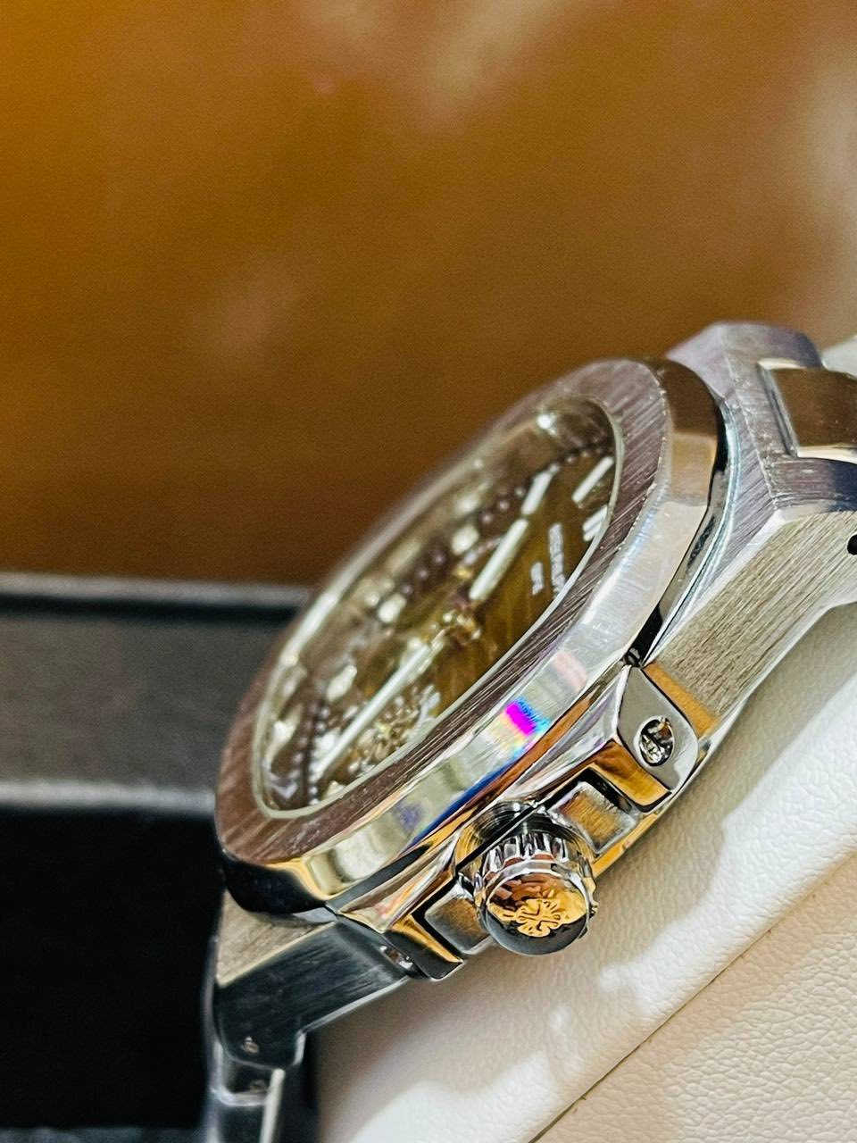 ساعة باتك فليب-Patek Philippe ♣️
- صناعة سويسرية 🇨🇭
- مكينة اوتماتيكية كشف 
- مينا بني قلب مفتوح 
- هيكيل تيتانيوم 
- سير ستانلس ستيل مقاوم للصدأ 
- مؤشرات لامينوس و كرستال
- زنبلك مختم بالشعار 
- وزن ثقيل و مقاومة للماء 

السعر : 40 ألف مع التوصيل 🚚


**إذا كنت صاحب هذا الإعلان وتريد حذفه لأي سبب، رجاءا أرسل رسالة إلى الدعم الفني**