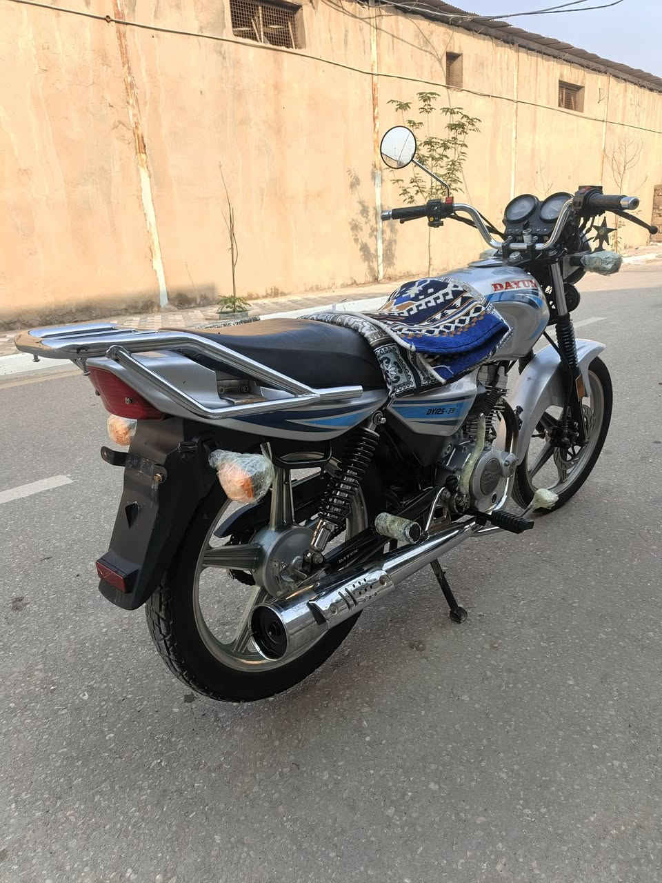 دايون عضم 2021 اوراق الدراجه مابيها كل نقص شغاله من طول طول شلعه معدل مكينه مامفتوحه لاتبخير ولاتنقيص السعر ٧٠٠ وبيها مجال ***********
