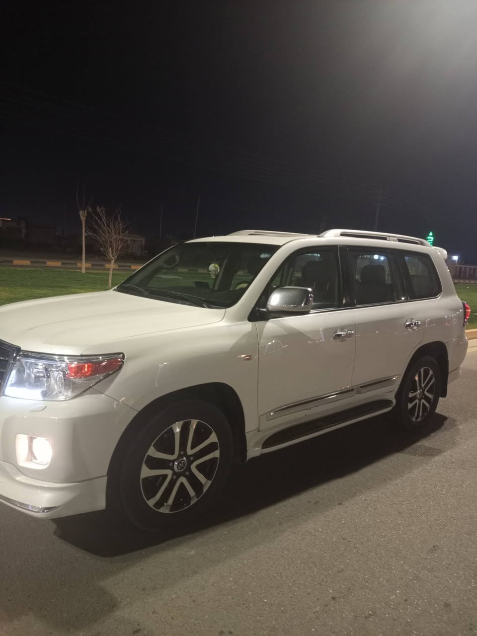 لاندكروزر موديل 2009 رقم اربيل الدولي
سياره فول مواصفات 
داخل بيجي
فتحه سقف 
تحكم ستيرن 
4 ويل 
محرك v6 مفتوح
لايت زنون
سياره كير ومحرك وتبريد وحداديه وتخم تاير جديد 
تراي مال 21 سياره ناعمه وجديده
سياره بيه شبرين صبغ يم قبق البانزين 
السعر 270$$$ وبيه مجال 
مكان السياره بغداد التاجي 
او الانبار الفلوجه 
اتصال *********** واتساب
