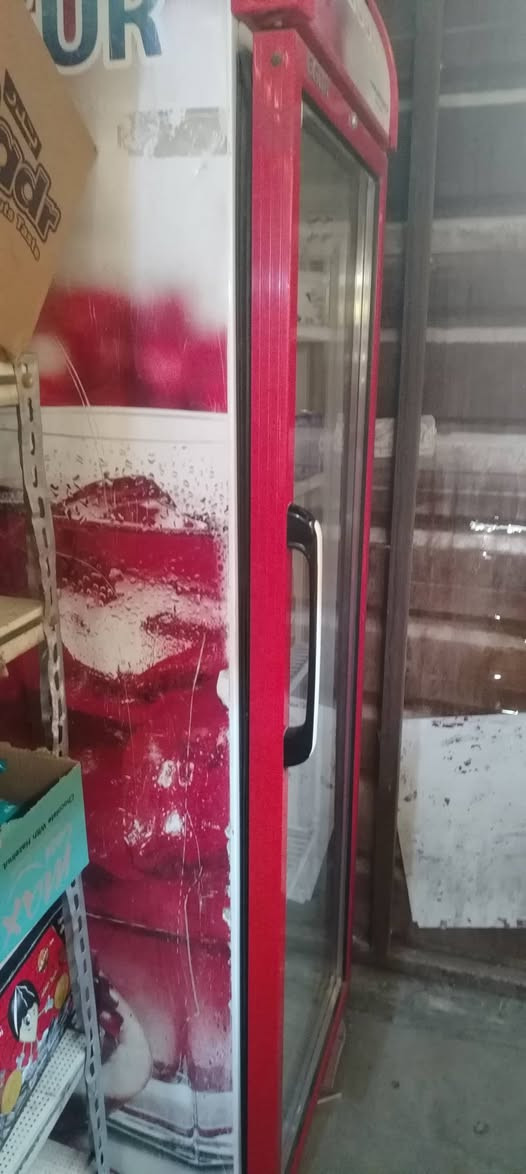 سلام عليكم عندي عارضه البيع نضيفه بعدها مستعجل ع بيعتها ***********
