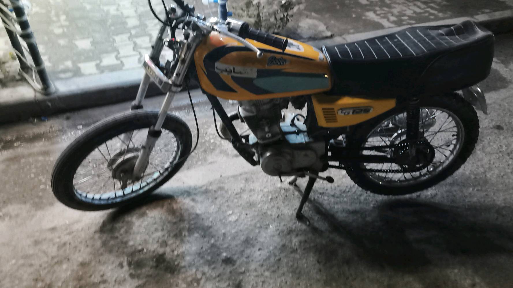 ارشا 2018 اوراق كاملة الدراجة حربية واكفة على الشارع تفيد اليشتغل دلفري يرتبها وروح انجر ما عليها كلشي تعطل جيبها اصلحها ابلاش 