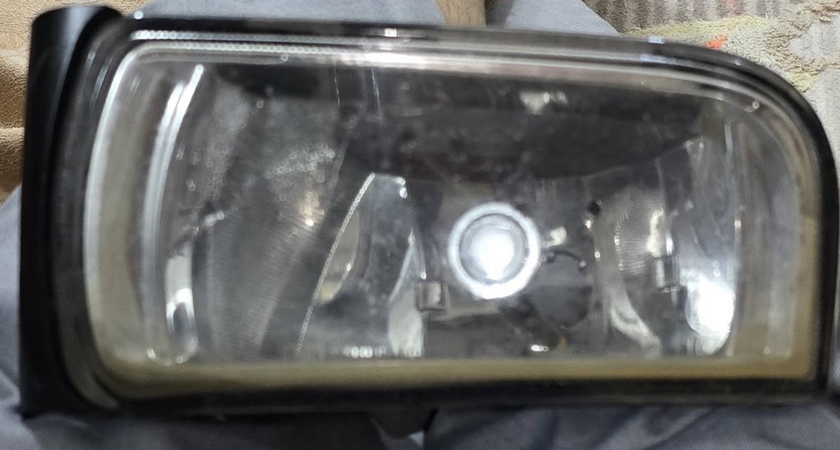 السلام عليكم  كشاف ازيرا للبيع الجهه اليسرى السعر ١٥ الف الاتصال *********** مكان بابل ناحية النيل على الخط السريع
