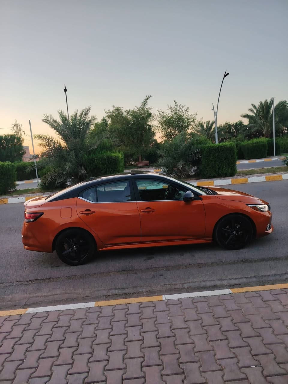 السلام عليكم للبيع بسعر 125 سنتره SR توكلر فول الفول موديل 2023 لون مميز مشمشي الضرر مرفق مع الصور ميحتاج اذكر موصفاته كلشي موضح بصور حته تقرير السياره موجود بصور  سنويه وهزه ورقم جدد السياره جديده ومناقصه شي مكينه 2000 تشغيل عن بعد تحويل ثاني يوم العنوان تكريت ***********

