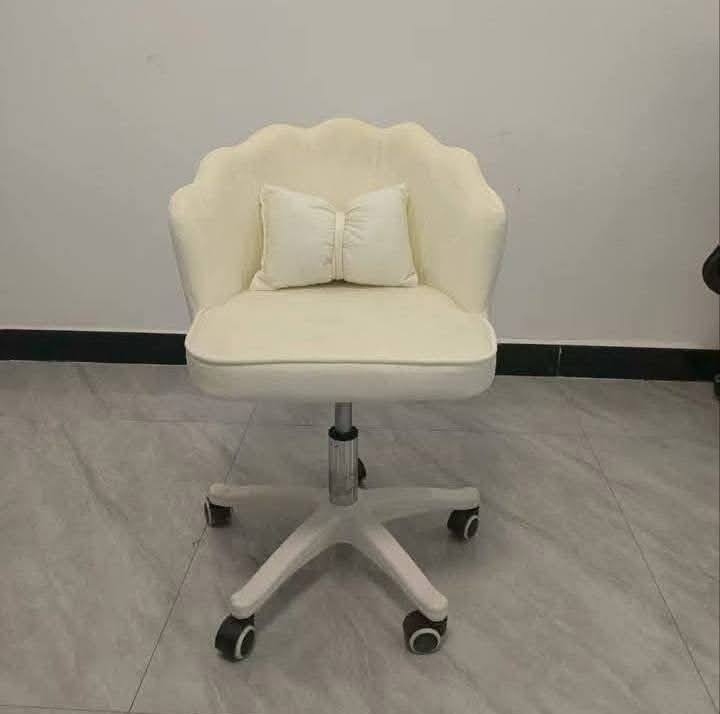 مجموعة اغراض جديدة للبيع اي استفسار دزولي طلب صداقة واني اتواصل وياكم او واتساب على الرقم ***********🌹
