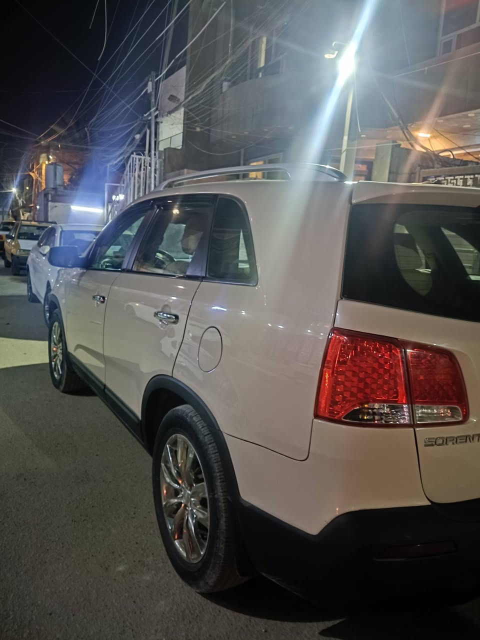 سلام عليكم سورنتو موديل 2013 لون حليبي 6 سلندر خليجي بصمه بنرامه 7 راكب كلش حلوة ونضيفه رقم انكليزي جديد مصارله شهر ابسمي سنويه جديده بيها فقط صدر وتعديلات كلش بصيطه مثل سجه بنرامه وصدر معروضه 146 وما اتعبك بيها شي بصيط
***********
