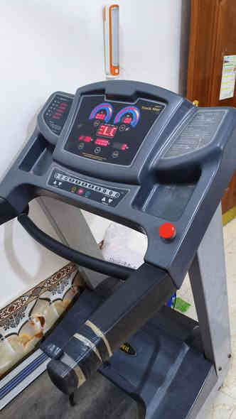 جهاز جري كوري اصلي نضيف يتحمل وزن مفتوح شغال من كلشي حرق السعرات عداد الكيلومترات الوقت السرعه خياليه السعر 550 مكاني ناصريه مركز شارع السفينه 
***********
