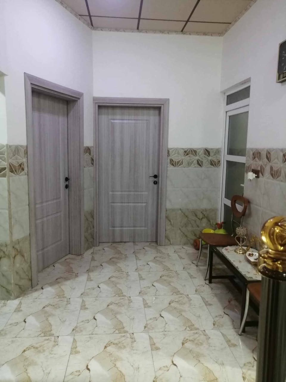 بيت خلف دانيا ماركت حي نور مساحه 87 متر واجه 8 طابقين وبيتونه بناء حديث لتواصل ***********

