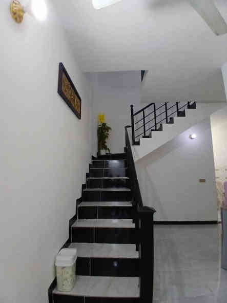 السلام عليكم ورحمة الله وبركاته 
للبيع بيت مساحه 110 متر 
طابقين بناء حديث 2024 
دور الزراعه 2 قرب ابو علاء الهيبي سعره 115  مليون 
 التواصل واتس اب 
***********
