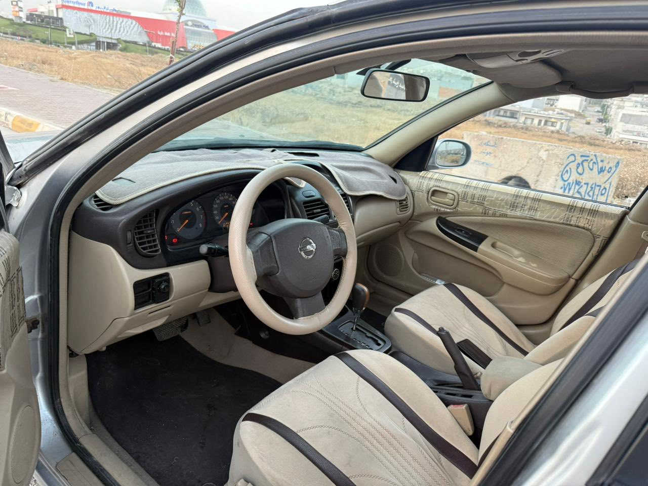 نیسان سەنی کۆری ٢٠١١ بێ بۆیاخ 
گێر و مەکینە بەشەرت
تەبرید سارد و گەرم بەشەرت🥶❄️ 
ناو فۆرمیکا 
چوار جام کارەبا 
هەموو گیانی بەشەرت زۆر توند و تۆڵە
بەناوی خۆمانەوەیە  ڕۆن و بەنزینی زۆر باشی تێکراوە سەیارەی دەستی خۆمە.
***********
