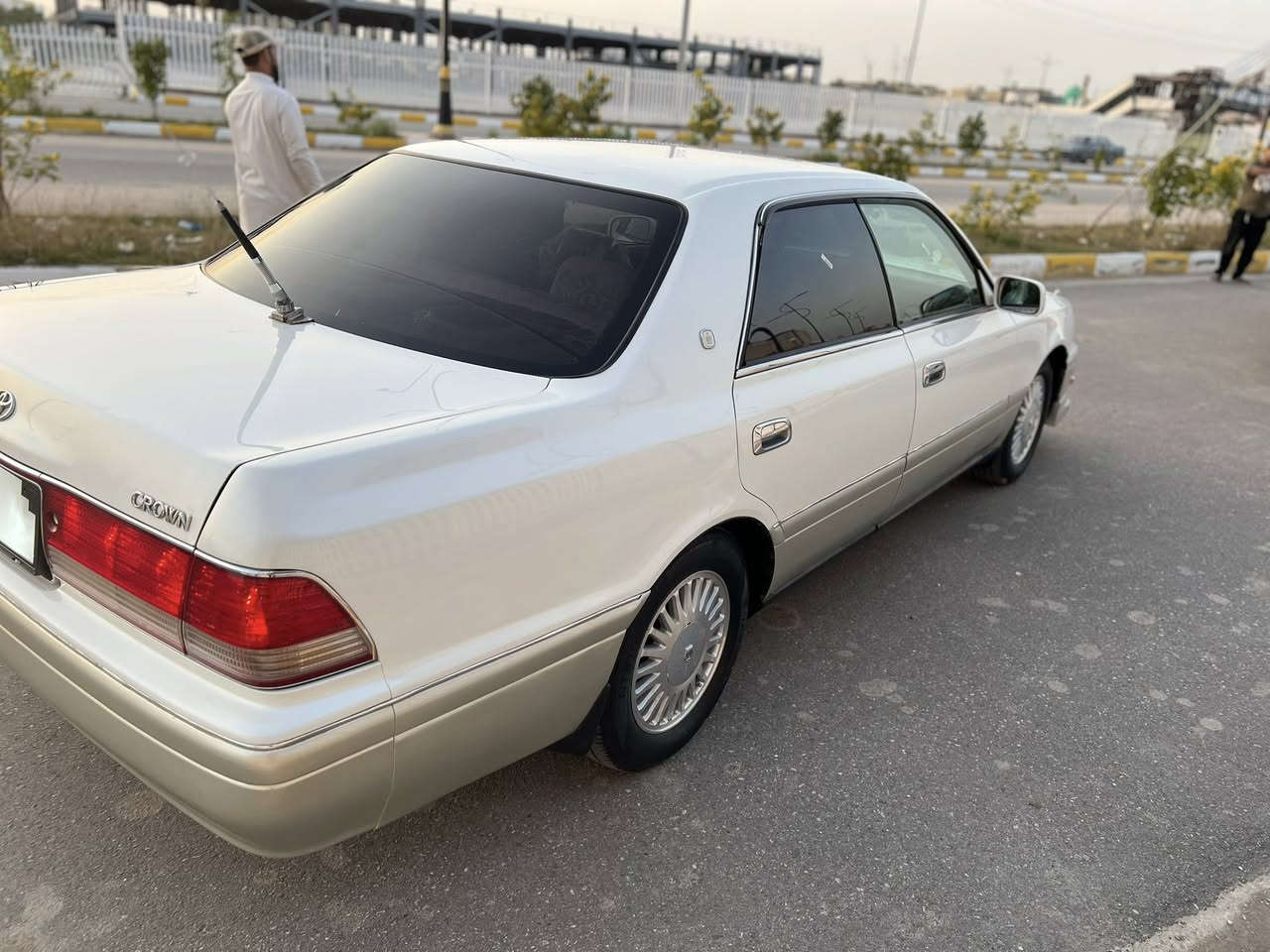 سلام عليكم سياره راس الثور كراون مديل 99السياره  فول عده الفتحه شاشه جنجر خلفي  مكفوله كصه وضربه ونقل جثه والعيب الشرعي السياره تخم تاير جديد حداده جديده  علمن انه السياره بيه صبغ 3قطع فقد  كير ومحرك 3000/VVT-i تبريد ثلج  كهربايات جديده سنويه جديده لل2028  تحويل مباشر مكان السياره ذي قار السعر 98وبيه مجال الرقم للستفسار ***********
