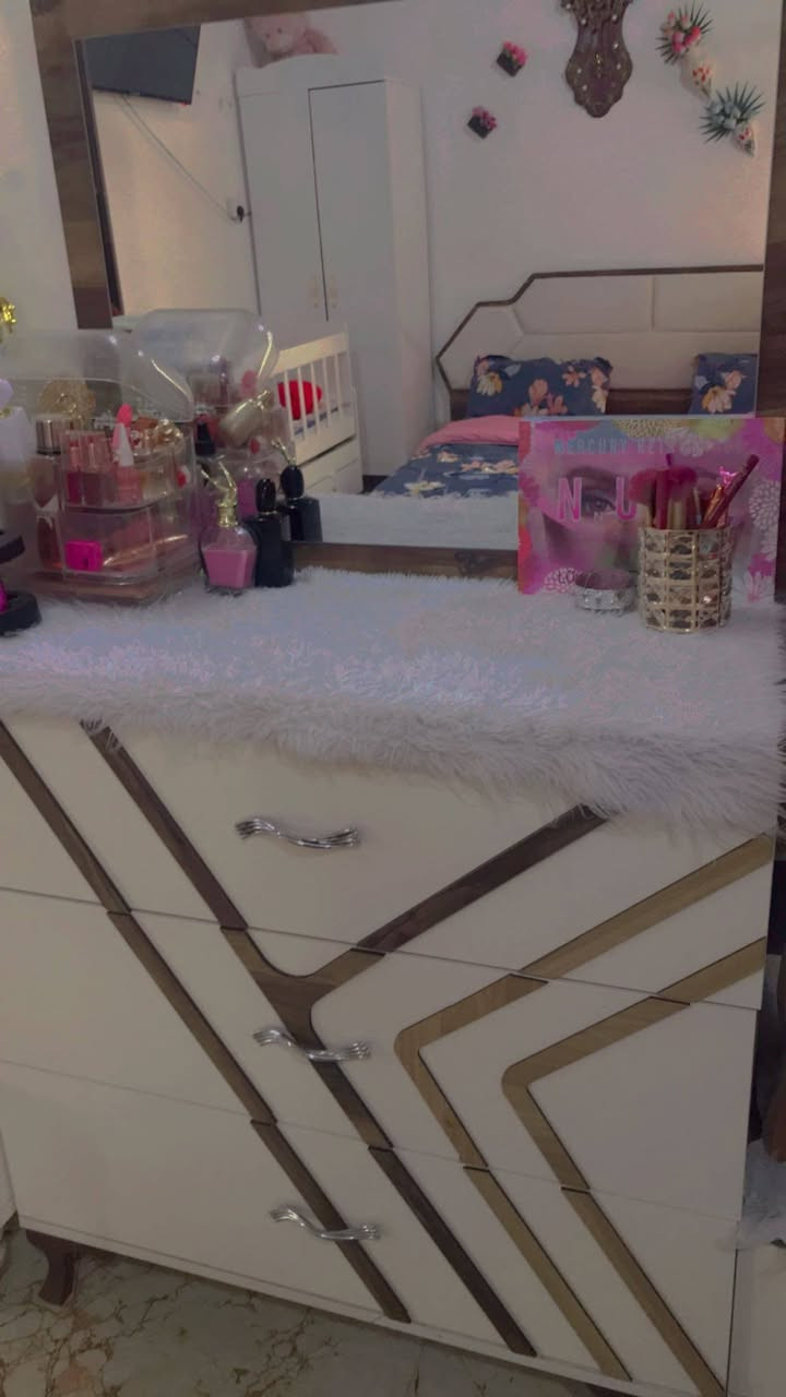 سلام عليكم غرفه نضيفه للبيع ٦ قطع سعره ٣٥٠ وبيها مجال مكان نجف حي ميلاد


**إذا كنت صاحب هذا الإعلان وتريد حذفه لأي سبب، رجاءا أرسل رسالة إلى الدعم الفني**