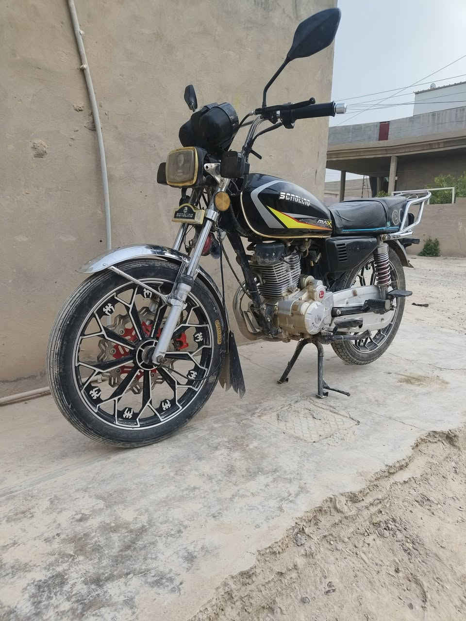 ايراني مديل ٢٤ للبيع او مراوس حسب القناعه محرك مفتوح لاتنقيص ولا تبخير
نواقصها اشاير وره وبك لايت والباتري ضعيف  المكان سامراء السعر 475 الف وبي مجال اشويه


**إذا كنت صاحب هذا الإعلان وتريد حذفه لأي سبب، رجاءا أرسل رسالة إلى الدعم الفني**