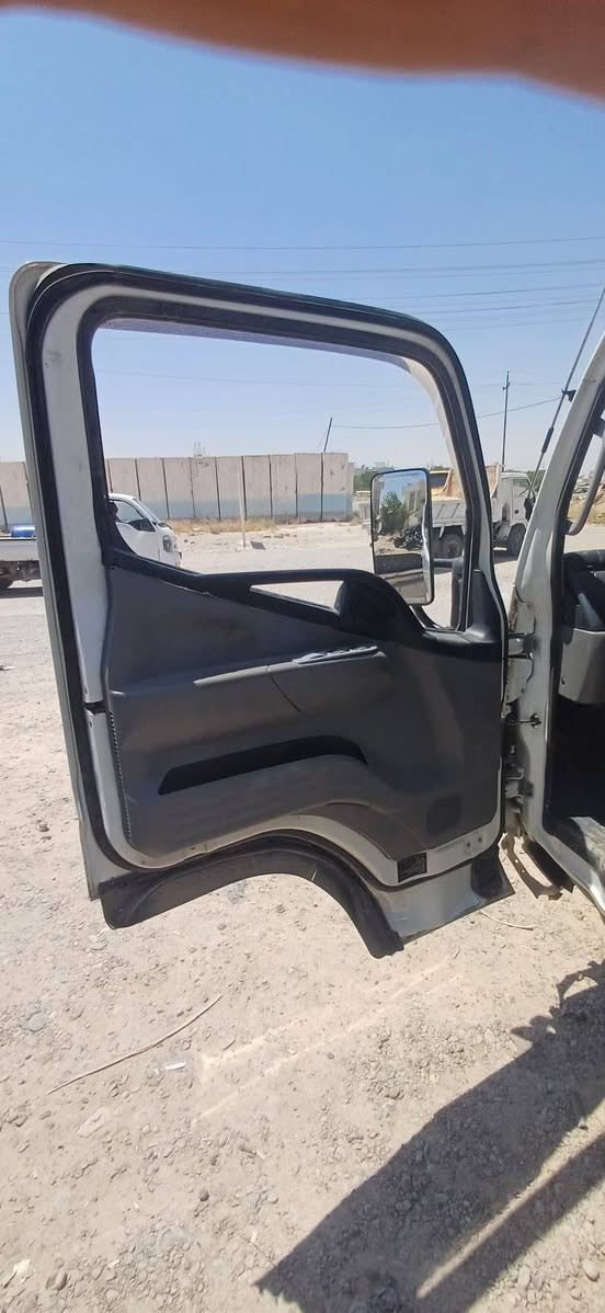كنتر موديل ٢٠٢٠ بيها حادث كلها كفاله عدا القماره بيها ضربات خفيفة مكينه كير اكسل شاصي كفاله محوره ١٧.٥ المكان سامراء رقم الهاتف ***********
