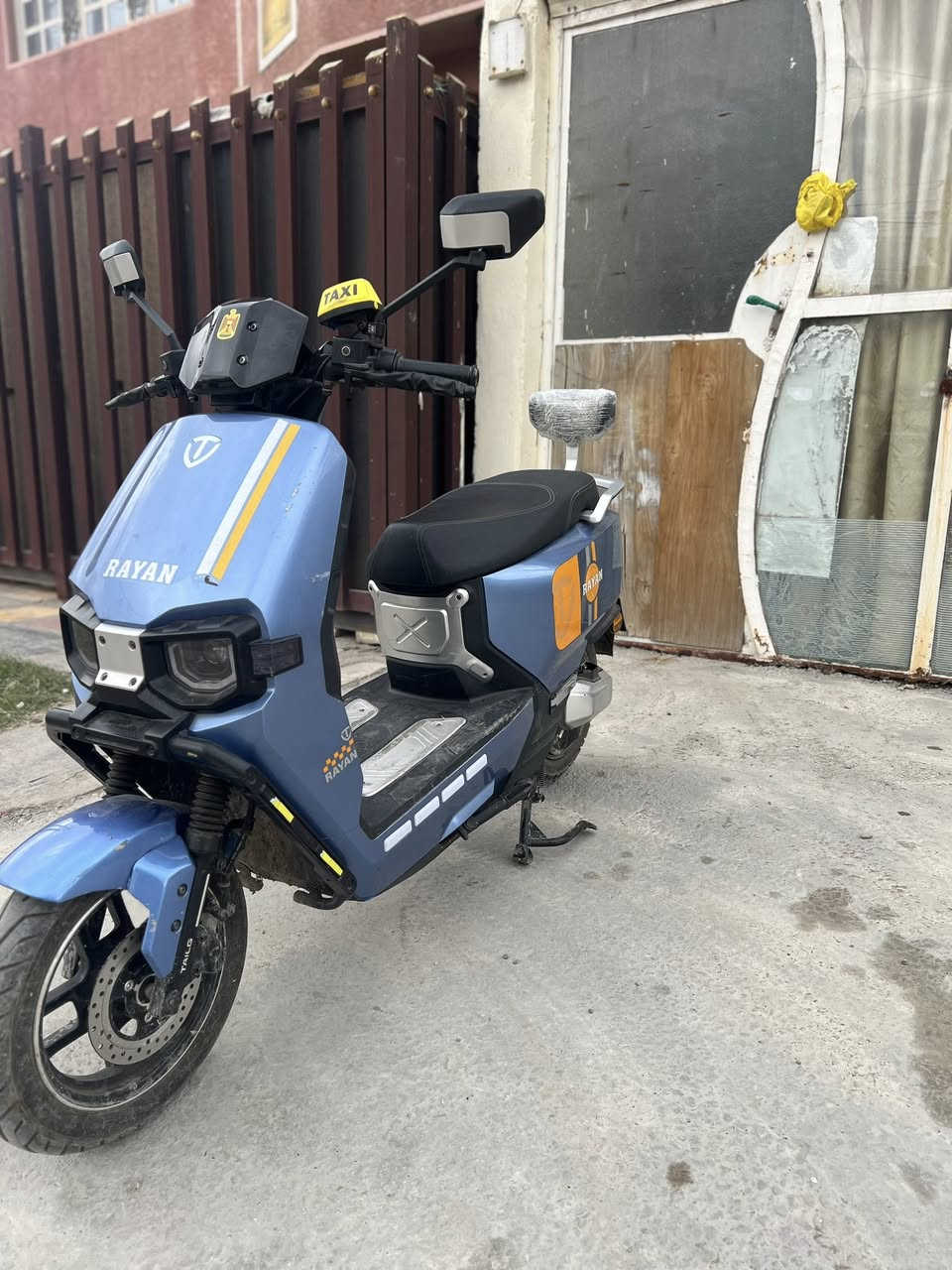 السلام عليكم 
للبيع دراجه ريان وحش كون دراجه بعدها زيرو طك جيس اي نقص ما بيها بطاريات 6 مصطرة 39 امبير التيلج ملف 2000 دراجه طلقه شلعه ومعدل قويه تمشيك بل شحنه وحدة 75 كيلو متر دراجه ماشيه 75 كيلو فقط لايتات اشاير عالي ناصي رماش كله شغال و عل فحص بصمه تجي بلوتث كلشي بيها دراجه مزوعه واصفات 
عنوان بغداد العامريه شراي ***********
