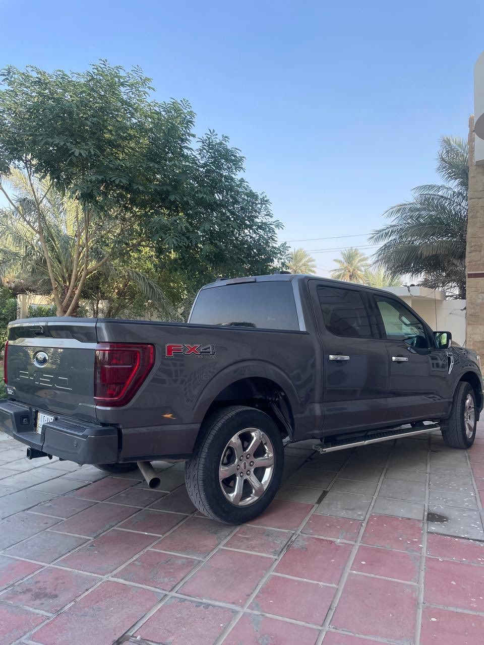 السلام عليكم فورد xlt موديل 22
رادار امامي كامره خلفي اوتو ستوب خلفي 

ترحيب ذكي 

كير تعليك 10 نمر 

كشنات تدفئه 

مكينه 5000 8 سلندر طبيعي

دفع رباعي 7 وضعيات قياده دبل اكسل 

ماشيه 85 الف ميل

السعر 275

‭٠٧٧٧ ٠٠٣ ٠٨٠٠‬
