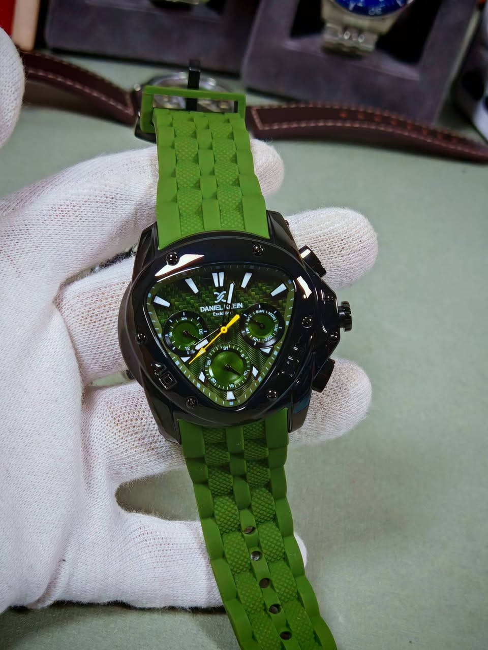 #مزاااااااااد

فتح باب الساعه 30$ دولار والرفعه 5 دولار 

اخوان لطفا الاعتماد قبل السوم بارسال الرقم والعنوان الكامل عالخاص 

التوفيق للجميع 🌹 
 
يبدا المزاد الان وينتهي ساعه 3 فجرا 

دانيل كلاين DANIEL KLEIN 

 دزاين اللامبورغيني 

الساعة جديدة اصلي وكاله  وكامله الملحقات  (العلبة وكرت الضمان والكتلوك) مع الظمان سنتان 
•مكينه ياباني اصلي 
•لون مميز جذاب 
•السير ربل مرن اصلي  
•مينا 3d تتغير حسب حركة الضوء 
•نافذة تاريخ
 نافذة لأسماء الايام
•قطر الساعه 42ملم 
•ضد الماء 50 متر 
•بدن ستانلس ستيل
•بوك معلم
•ارقام واميال لامينوس

توصيل متوفر لجميع محافظات العراق.


**إذا كنت صاحب هذا الإعلان وتريد حذفه لأي سبب، رجاءا أرسل رسالة إلى الدعم الفني**